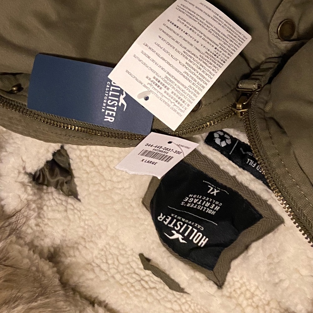 SOLD NWT HOLLISTER JACKET SIZE XL